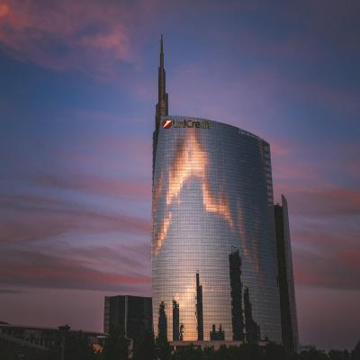 UniCredit inwestuje w Generali